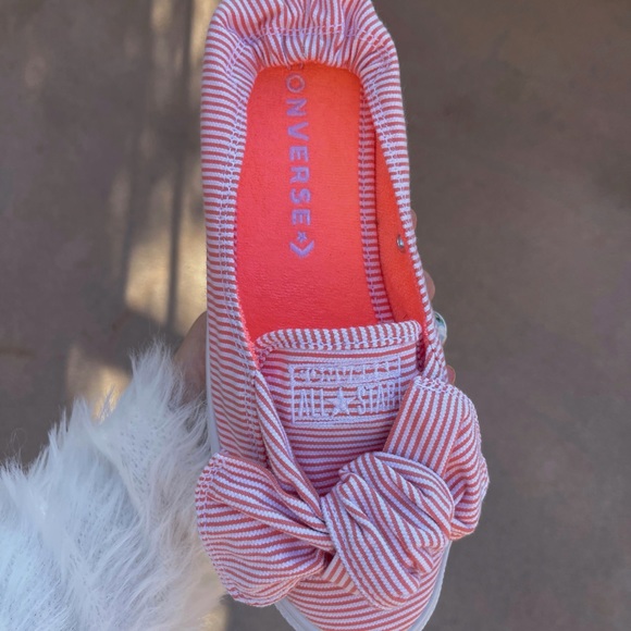 Converse Women's Slip on Sneaker - Picture 3 of 4